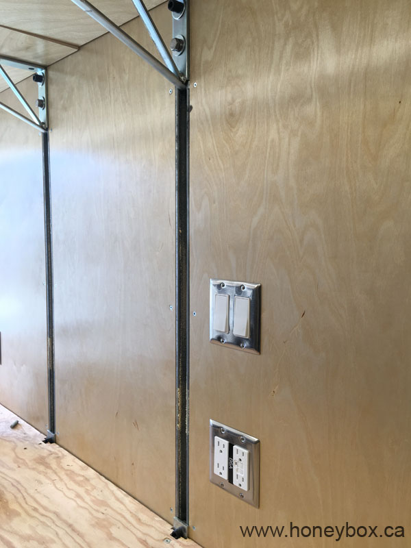 Shipping Container work shop_ropos Honeybox 18